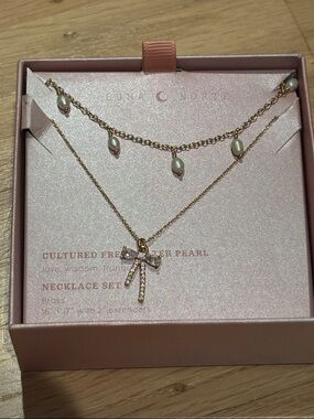 NIB Luna Norte Gold Freshwater Pearl & bow Layered Necklace Set